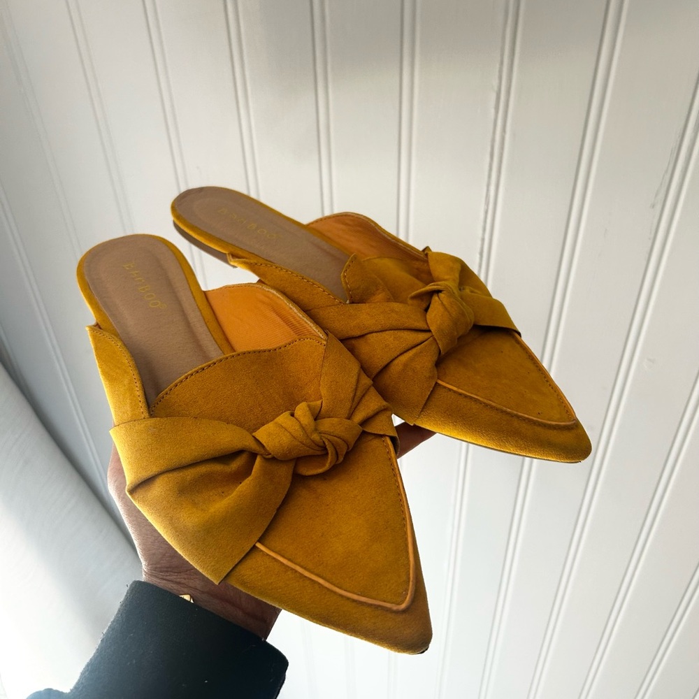 BAMBOO 8 1/2 Women’s Mustard Yellow Slip On Bow Pointed Mules Flats - Picture 1 of 6